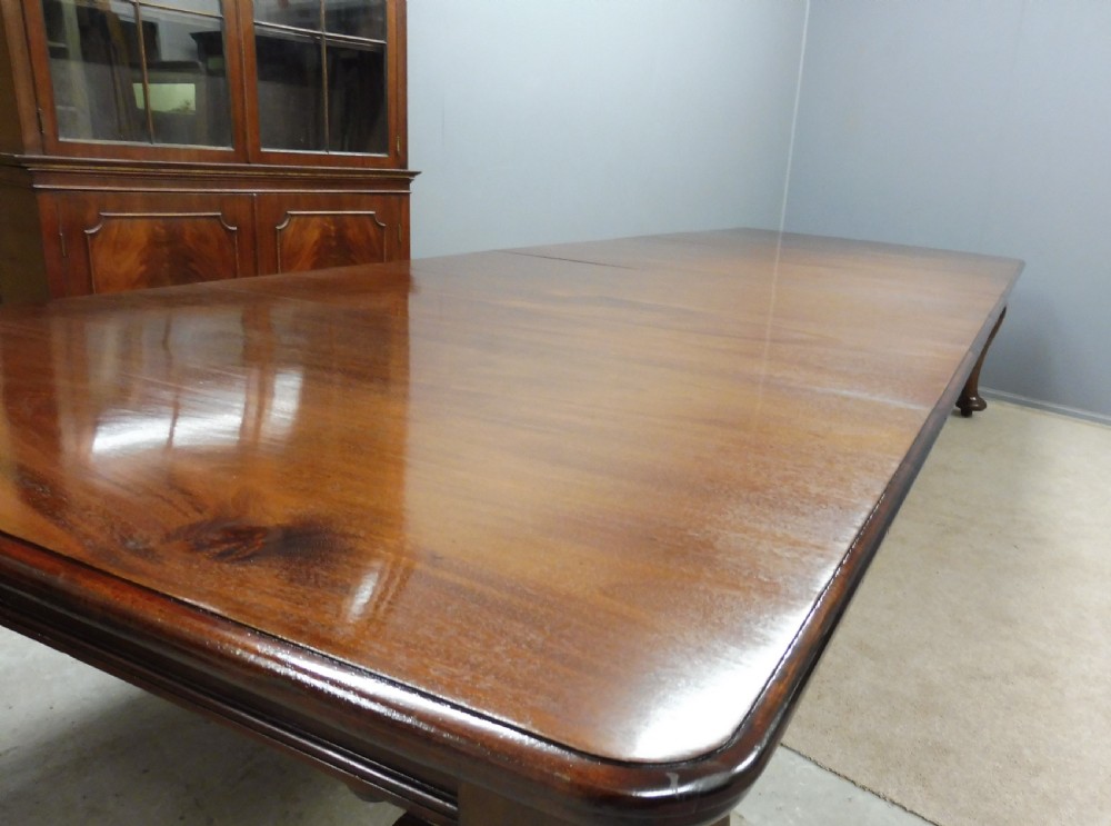 VERY LARGE LATE VICTORIAN COUNTRY HOUSE MAHOGANY EXTENDING DINING TABLE WITH 5 LEAVES  View X