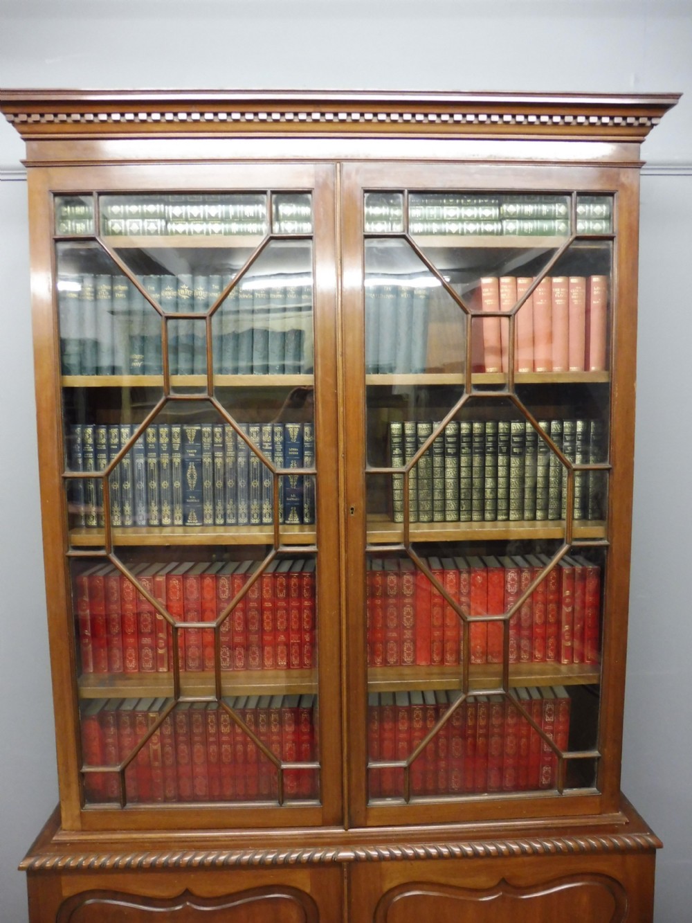EDWARDIAN MAHOGANY CABINET BOOKCASE CIRCA 1910 View III