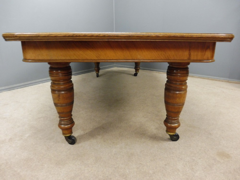 GOLDEN OAK VICTORIAN EXTENDING DINING TABLE SEATS UP TO 10 View VIII