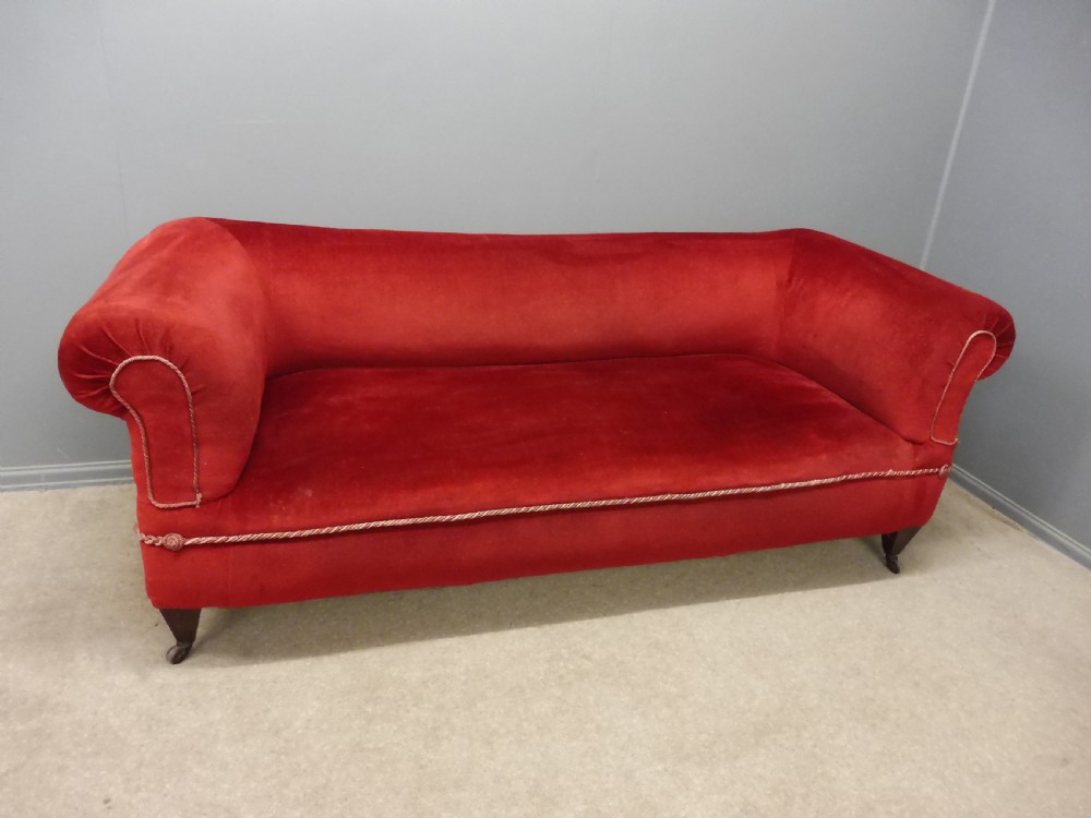 LATE VICTORIAN CHESTERFIELD SOFA View II
