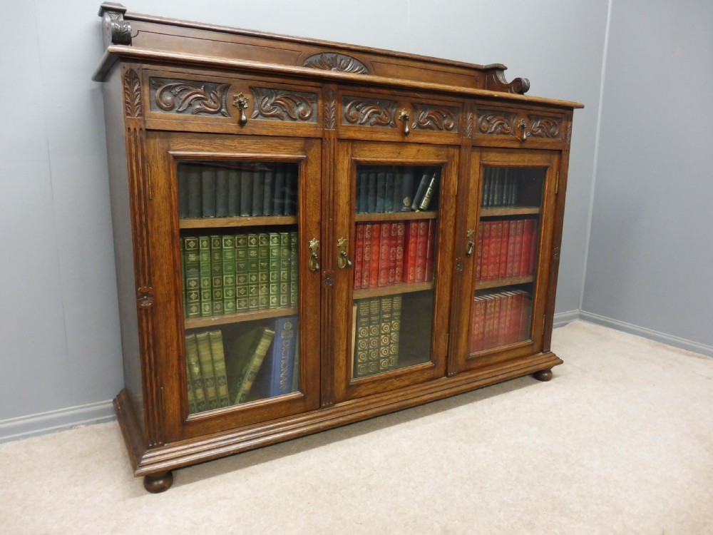 3 DOOR QUALITY OAK BOOKCASE View II