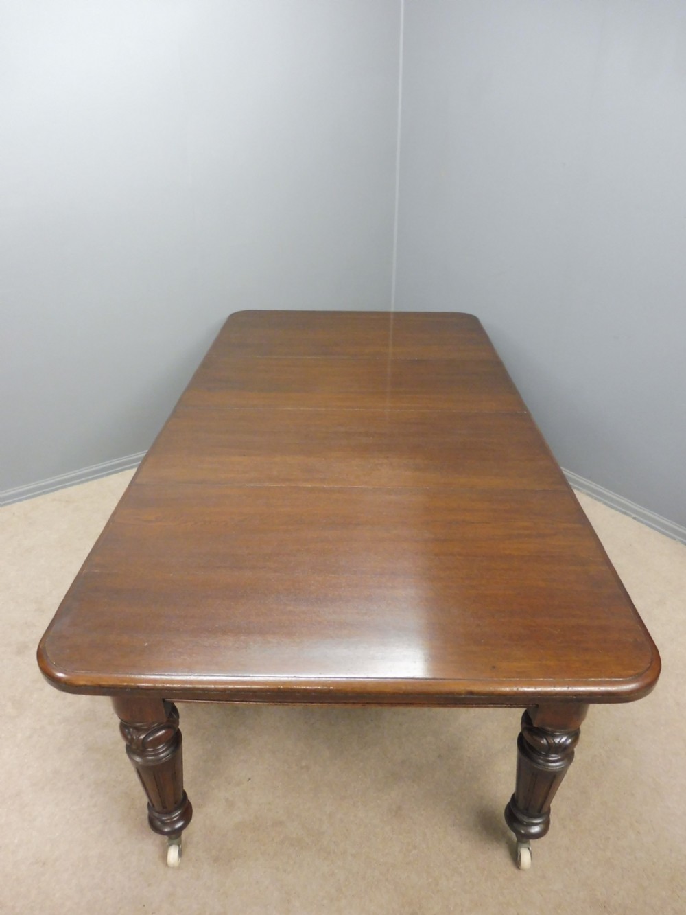 VICTORIAN OAK WIND OUT TABLE SEATS 8-10