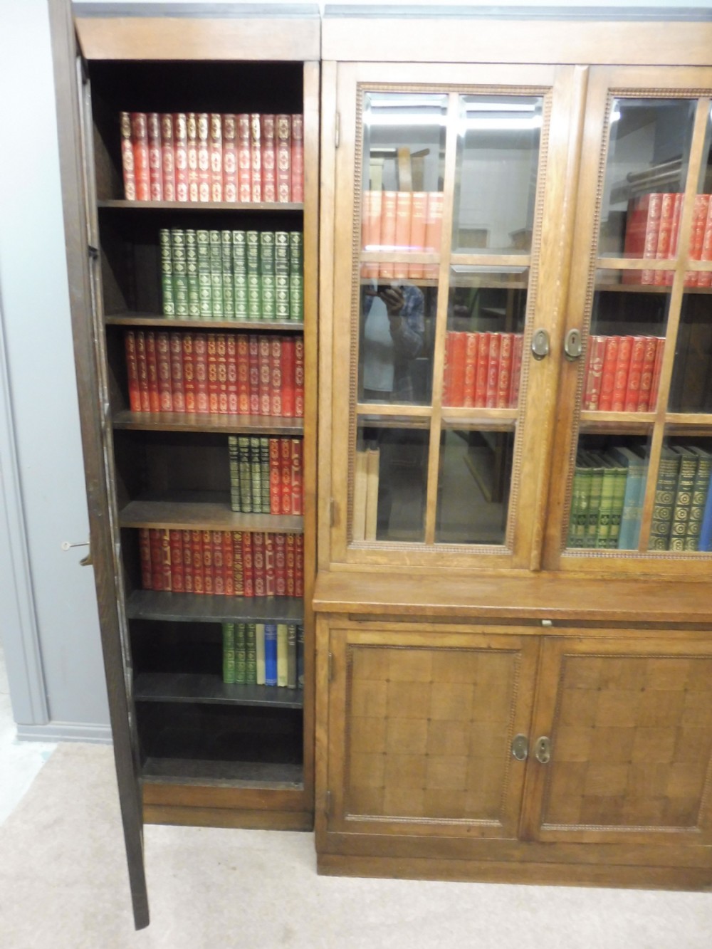 3 SECTION FRENCH OAK ART DECO BOOKCASE CIRCA 1920 View VIII