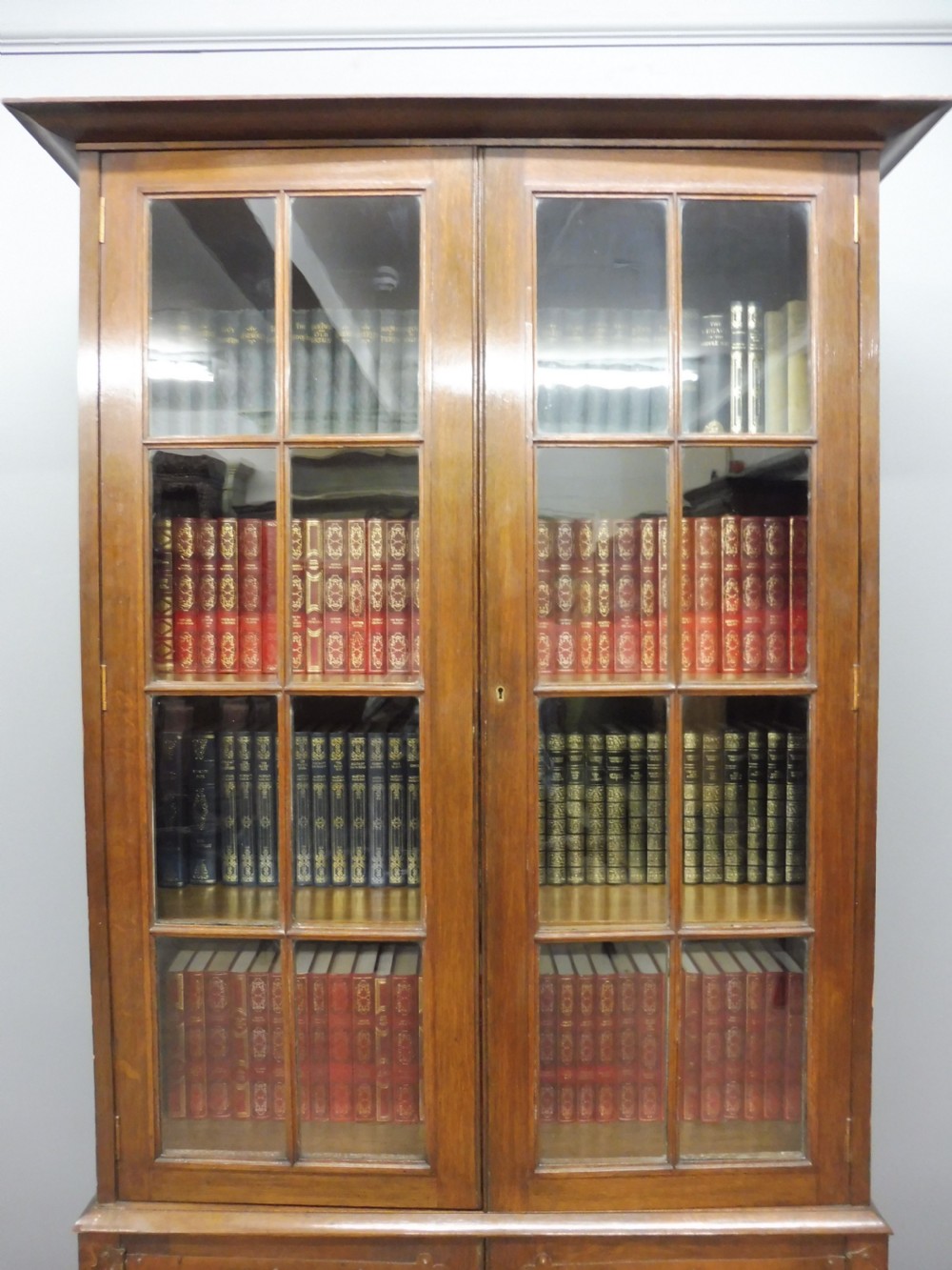 OAK ARTS AND CRAFTS BOOKCASE CIRCA 1900 View IV