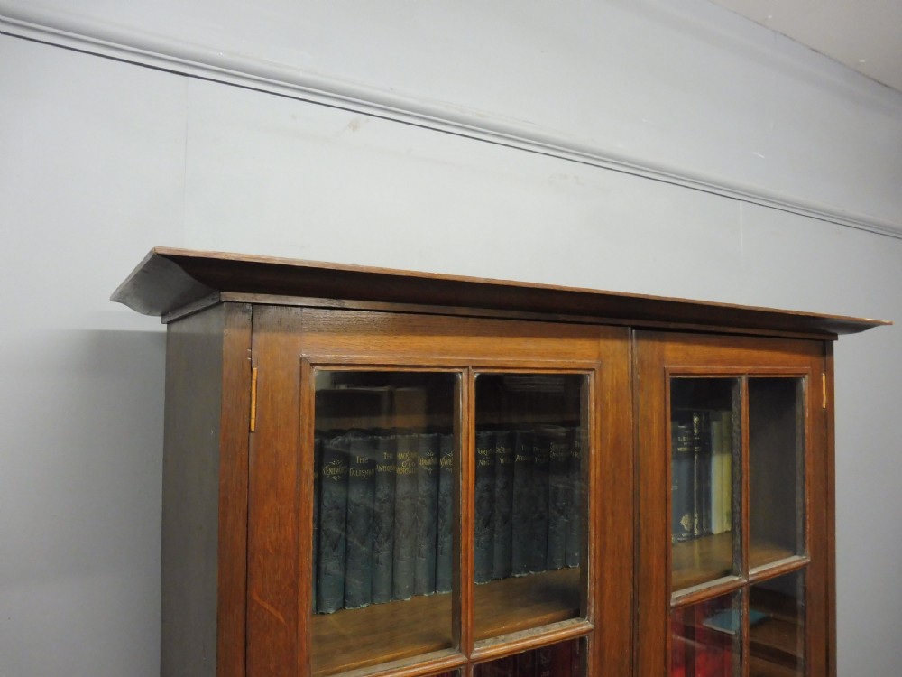 OAK ARTS AND CRAFTS BOOKCASE CIRCA 1900 View V