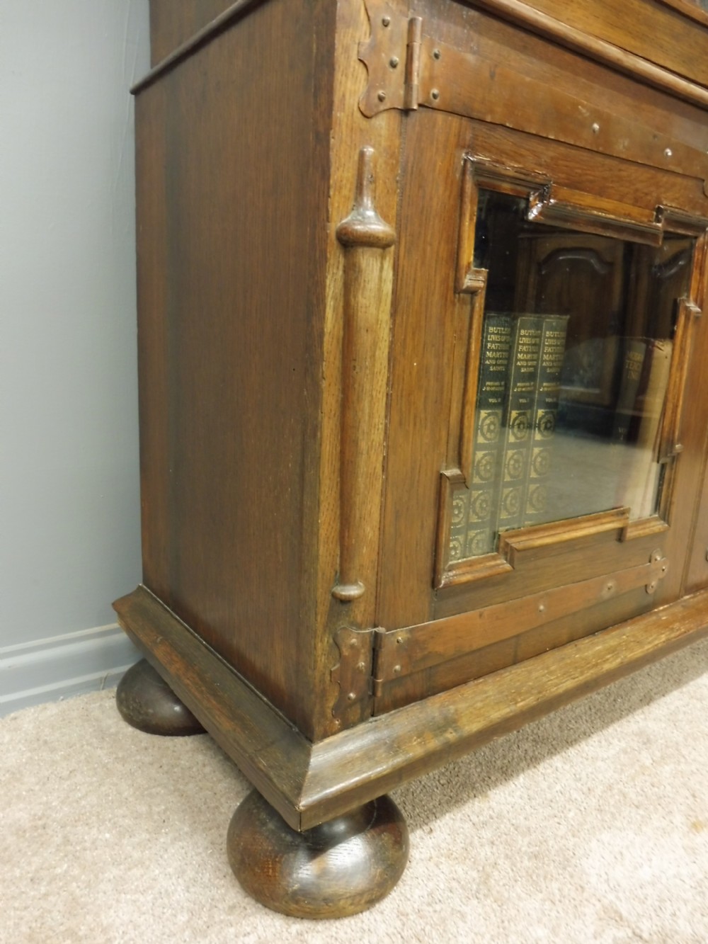 OAK ARTS AND CRAFTS BOOKCASE CIRCA 1900 View VI