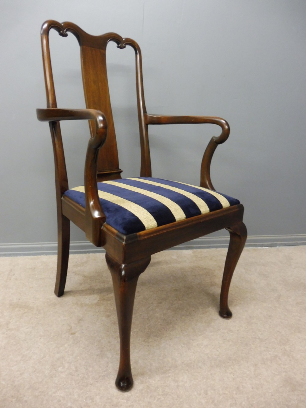 SET OF 8 EDWARDIAN MAHOGANY QUEEN ANNE STYLE DINING CHAIRS CIRCA 1910  View IX