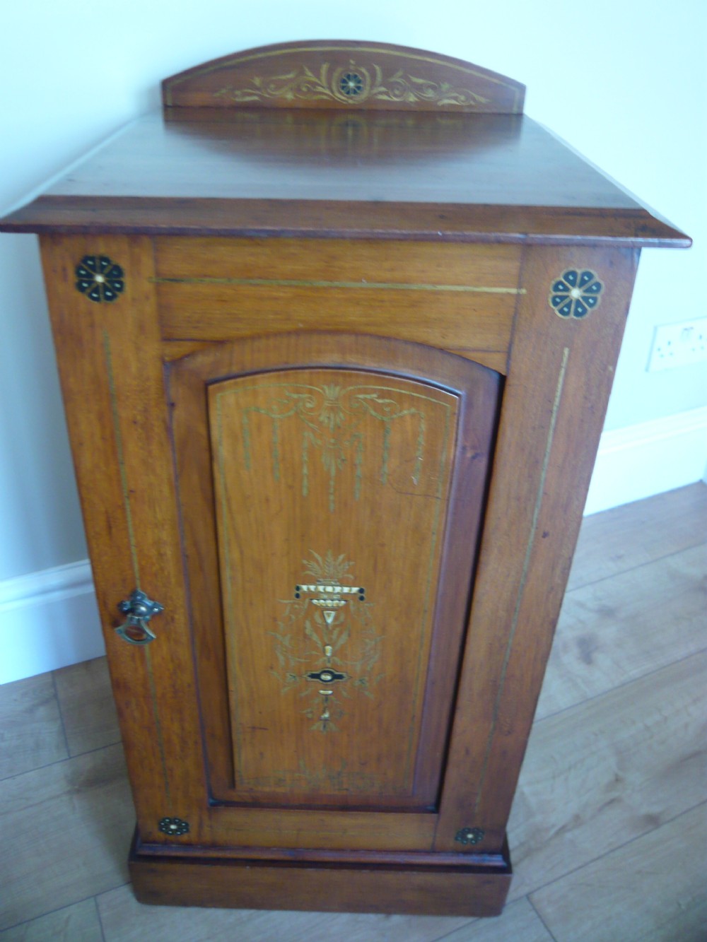 LATE 19th CENTURY WALNUT BEDSIDE CABINET c1900 View V