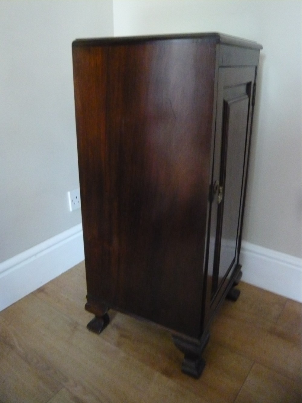 EDWARDIAN MAHOGANY BEDSIDE CABINET c 1910 View III
