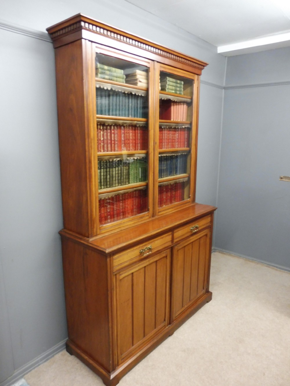 VICTORIAN WALNUT CABINET BOOKCASE CIRCA 1890 View II