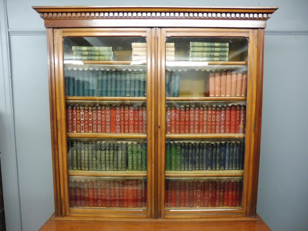 VICTORIAN WALNUT CABINET BOOKCASE CIRCA 1890 View III