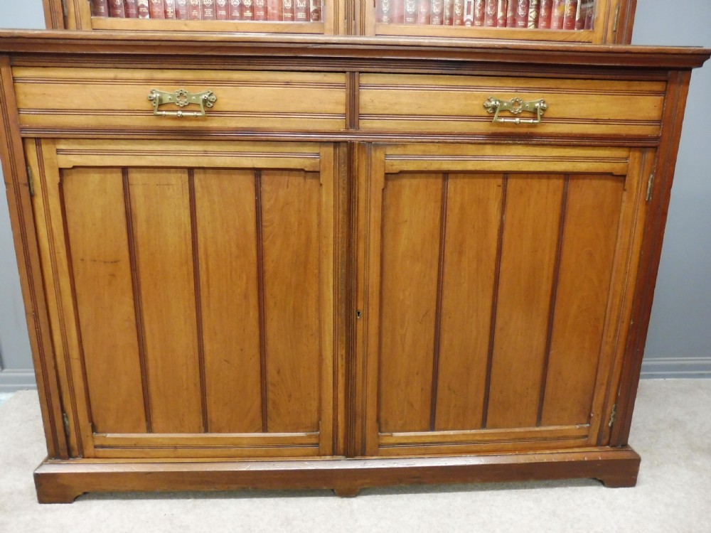 VICTORIAN WALNUT CABINET BOOKCASE CIRCA 1890 View IV