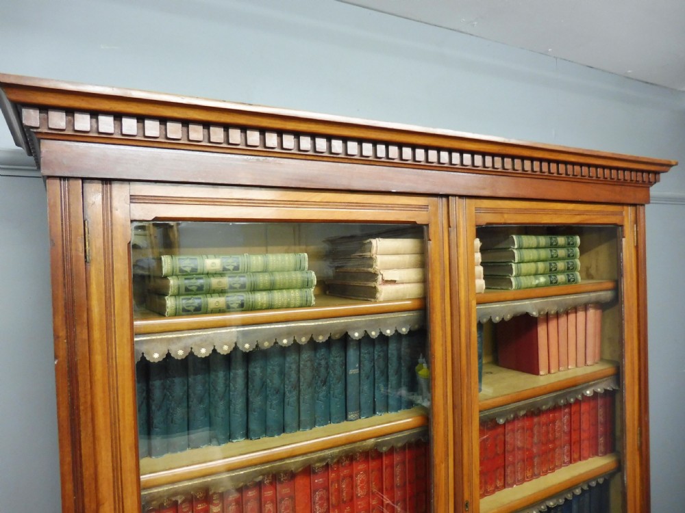 VICTORIAN WALNUT CABINET BOOKCASE CIRCA 1890 View VIII