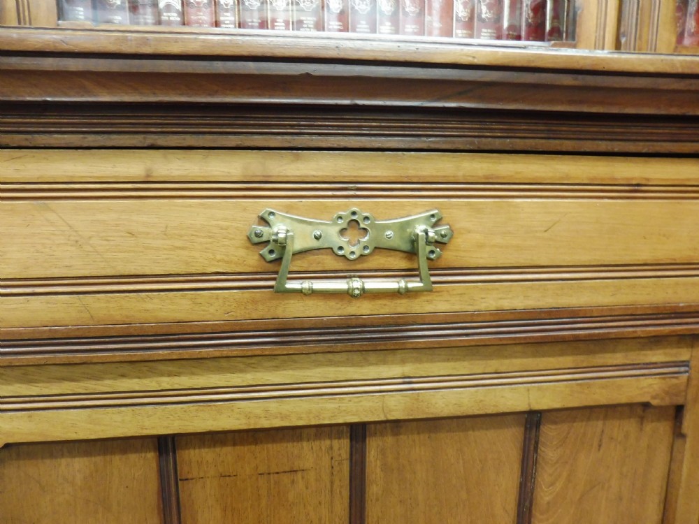 VICTORIAN WALNUT CABINET BOOKCASE CIRCA 1890 View IX