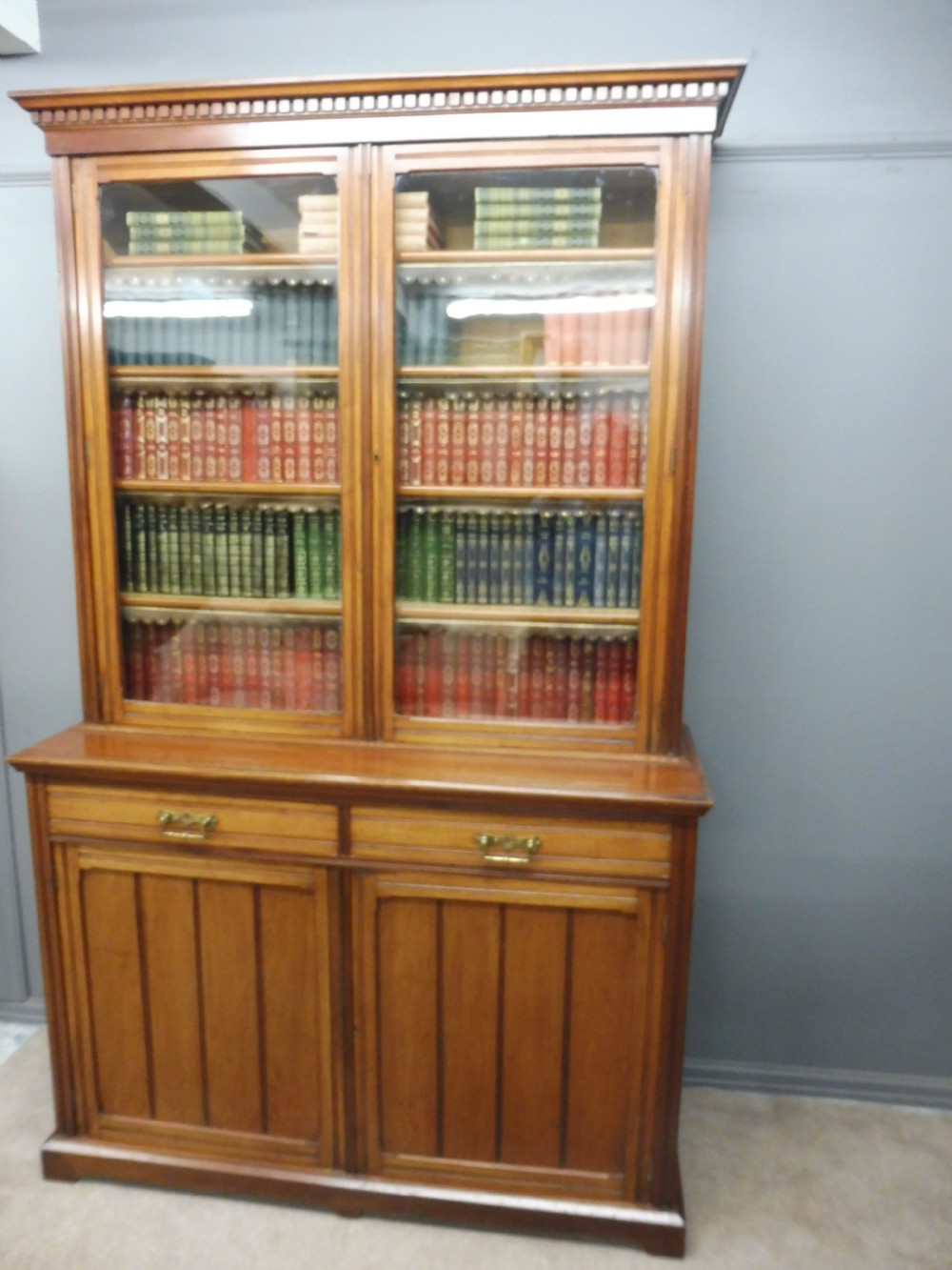 VICTORIAN WALNUT CABINET BOOKCASE CIRCA 1890 View XI