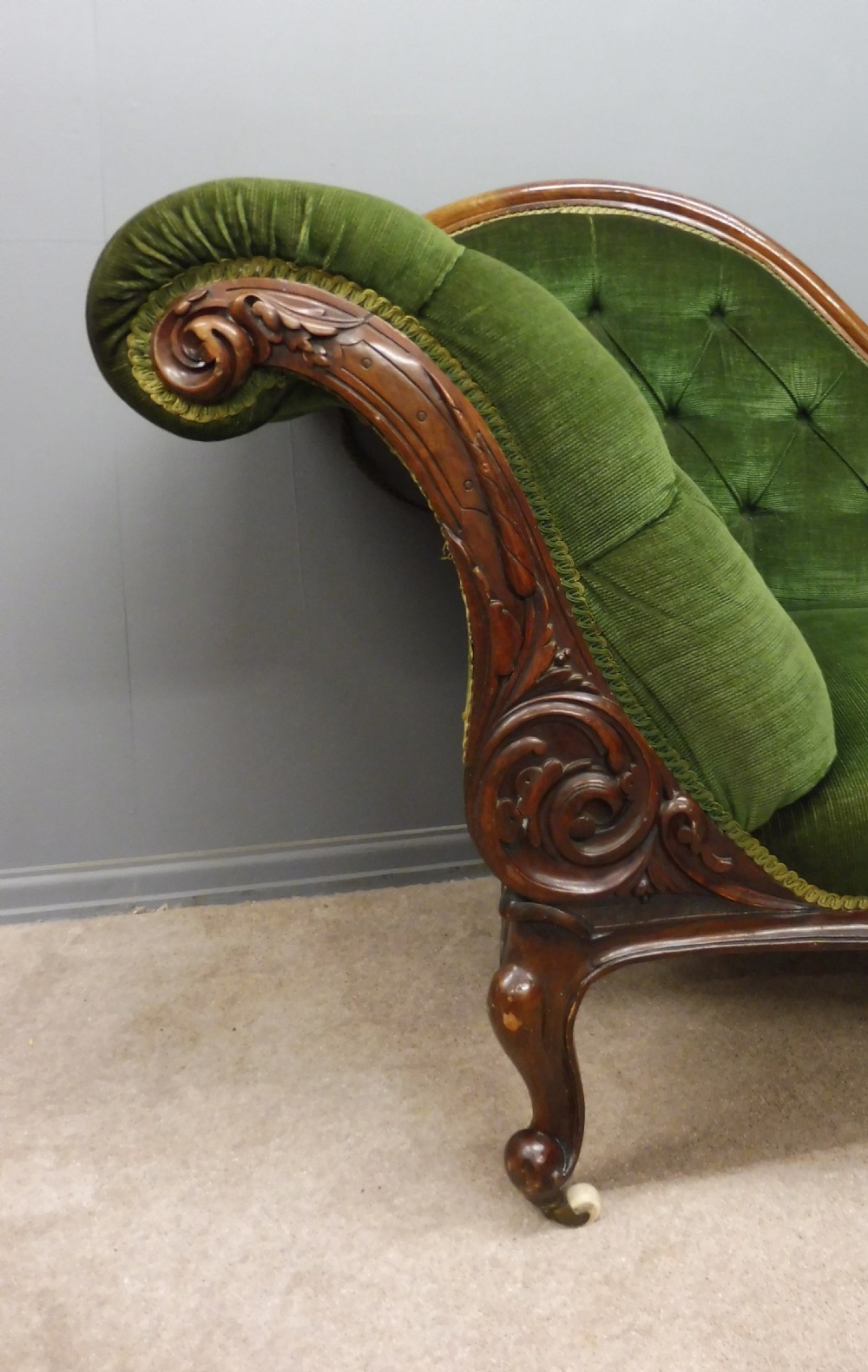 VICTORIAN WALNUT CHAISE LONGUE  View II