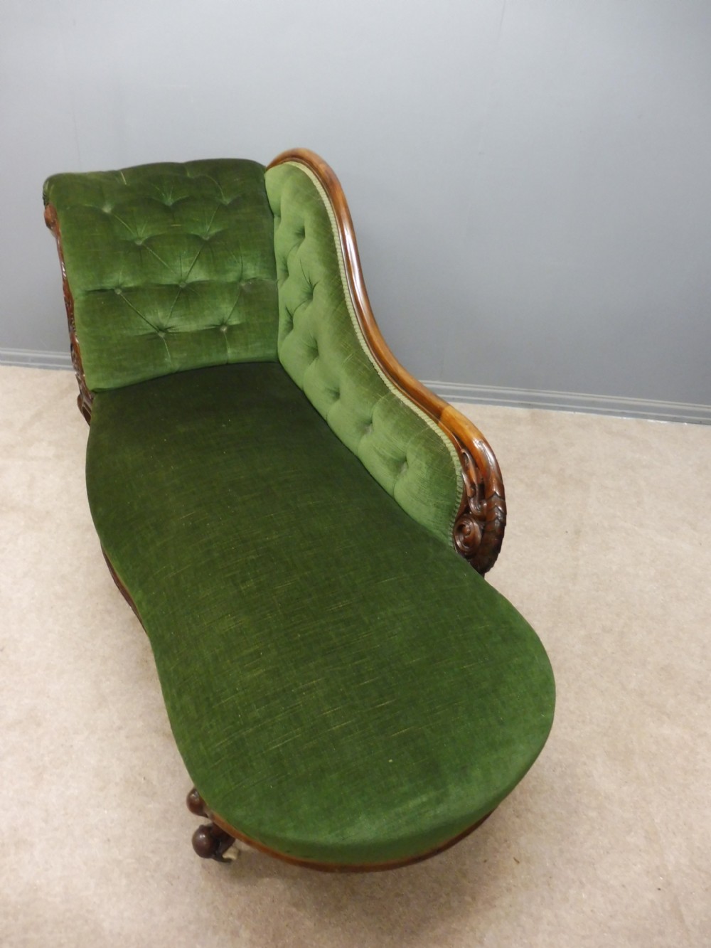 VICTORIAN WALNUT CHAISE LONGUE  View VII