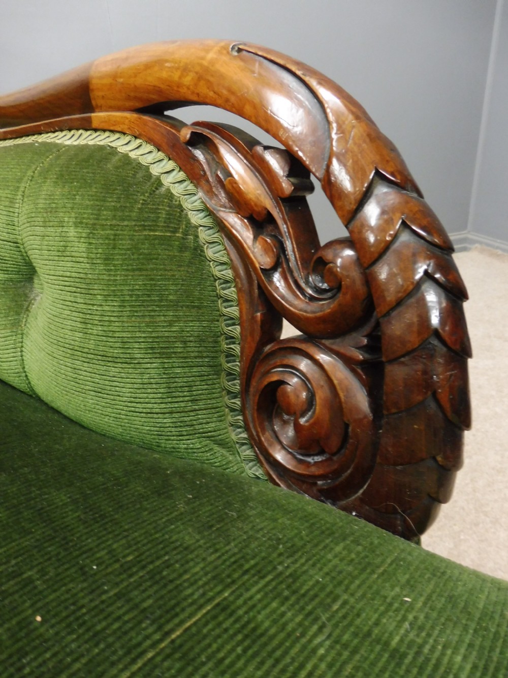 VICTORIAN WALNUT CHAISE LONGUE  View VIII