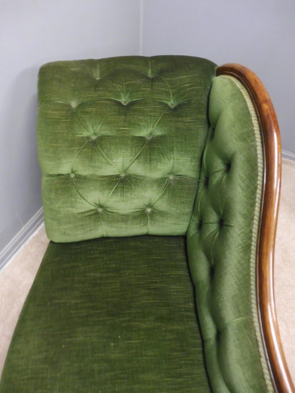 VICTORIAN WALNUT CHAISE LONGUE  View X