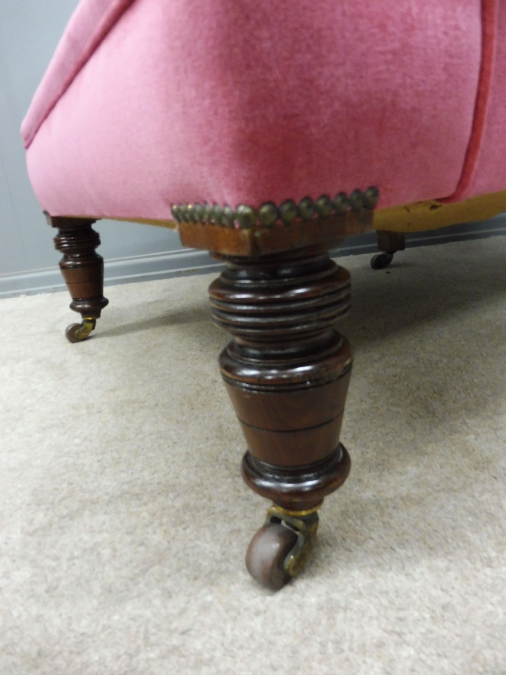 BEAUTIFUL VICTORIAN COUNTRY HOUSE  ARMCHAIR View IV