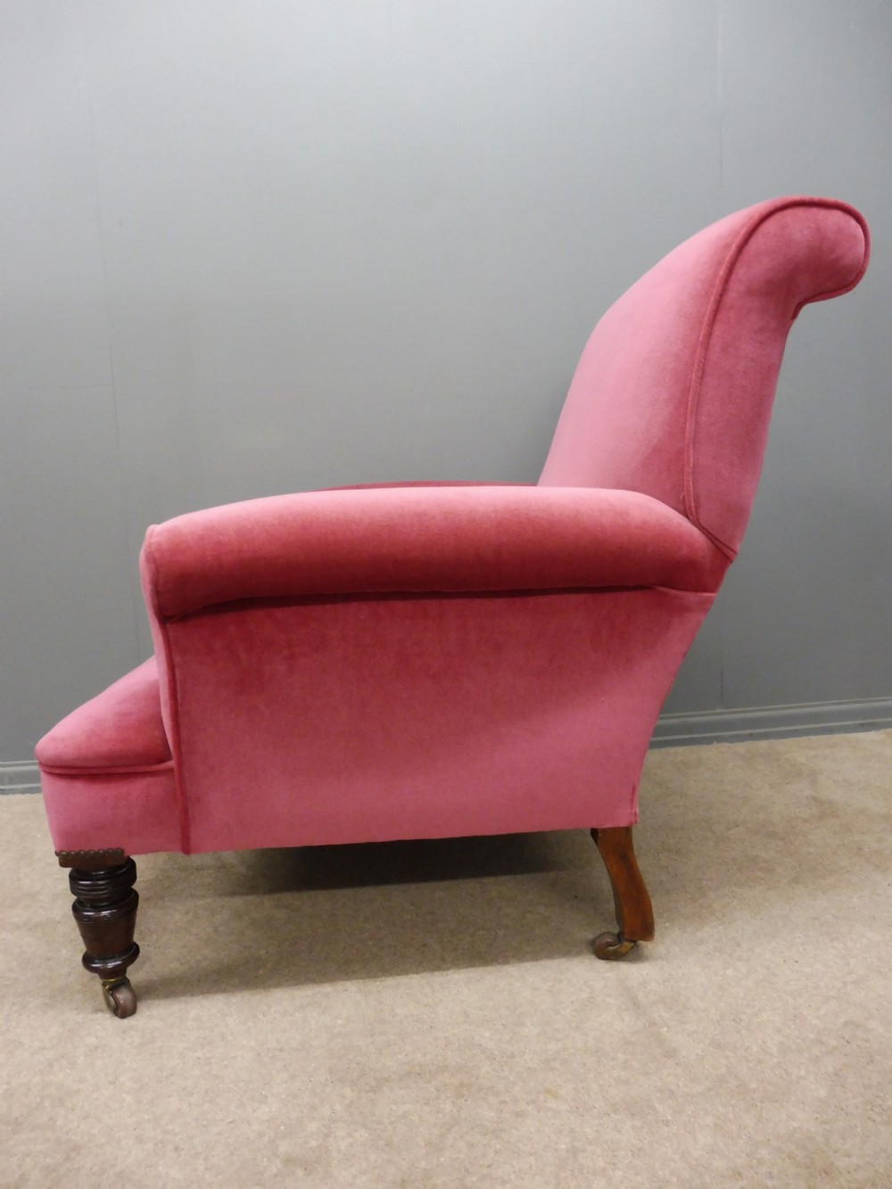 BEAUTIFUL VICTORIAN COUNTRY HOUSE  ARMCHAIR View V