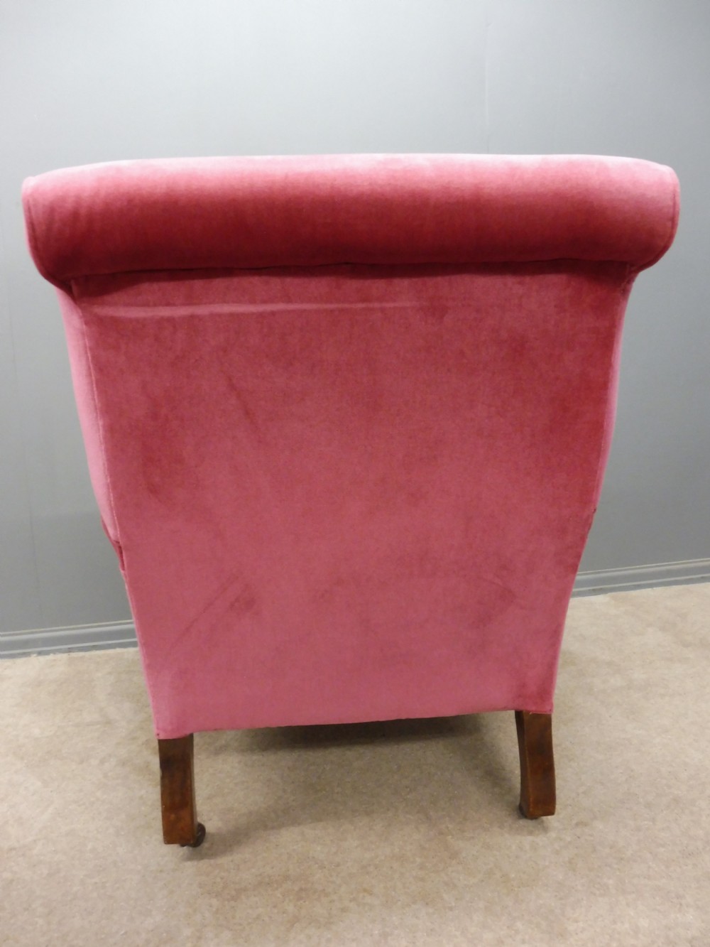 BEAUTIFUL VICTORIAN COUNTRY HOUSE  ARMCHAIR View VI