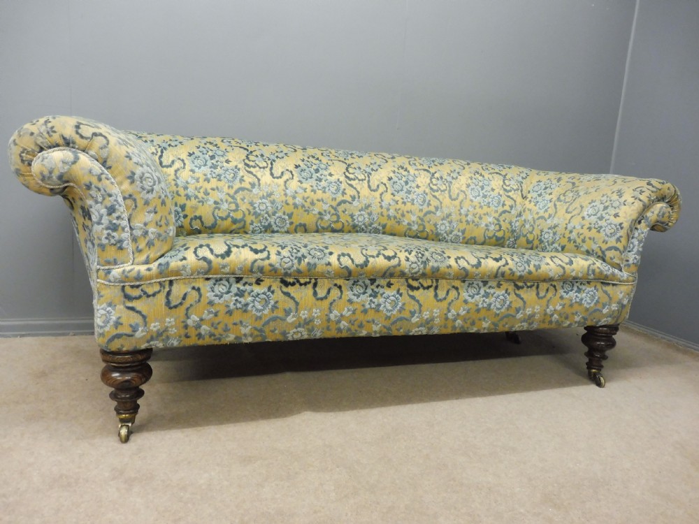 VICTORIAN CHESTERFIELD SOFA