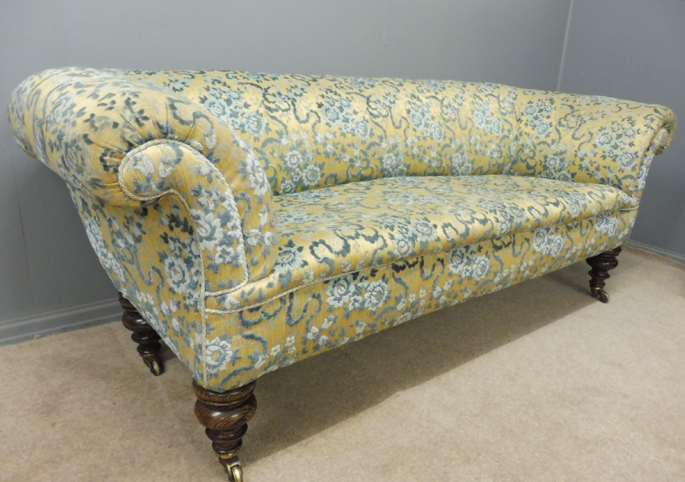 VICTORIAN CHESTERFIELD SOFA View III