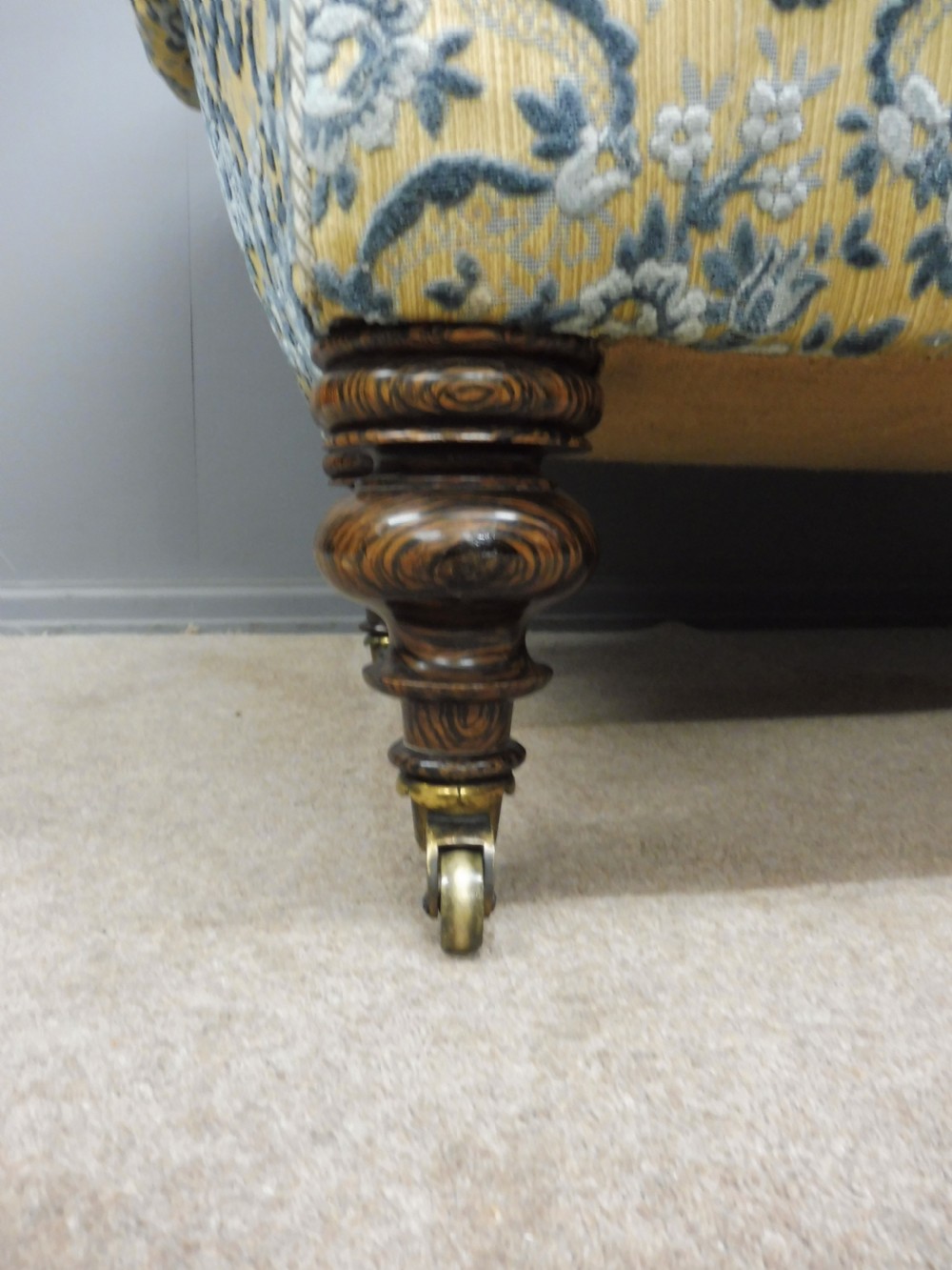VICTORIAN CHESTERFIELD SOFA View IV
