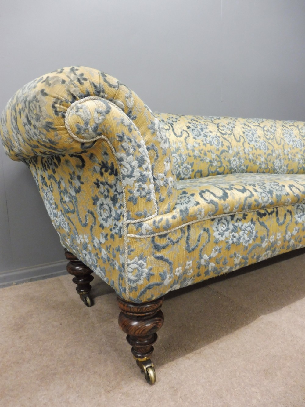 VICTORIAN CHESTERFIELD SOFA View VI