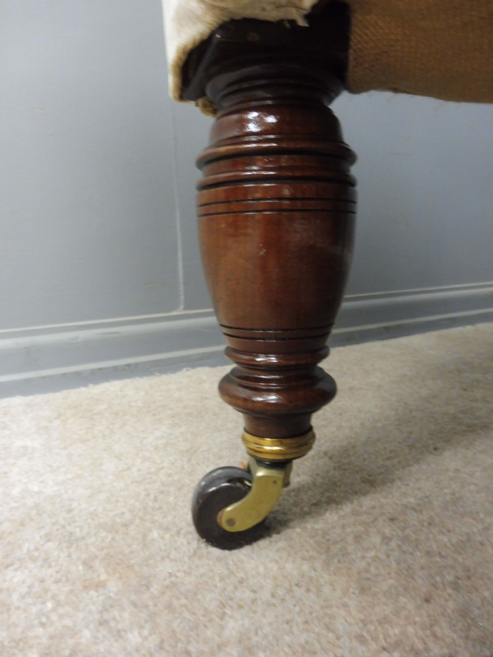 SMALL VICTORIAN PERIOD BOX SHAPED SOFA CIRCA 1890 View VI