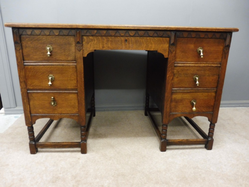 OAK ARTS AND CRAFTS STYLE DESK CIRCA 1910 View II