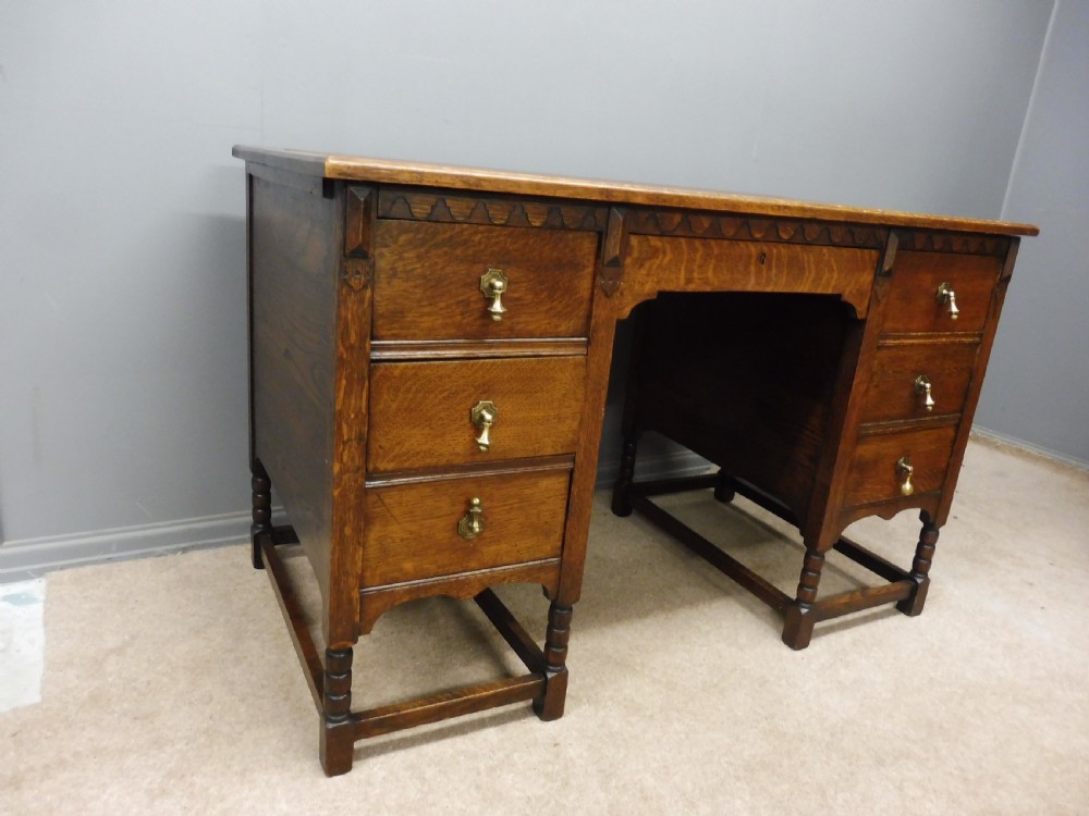 OAK ARTS AND CRAFTS STYLE DESK CIRCA 1910 View III