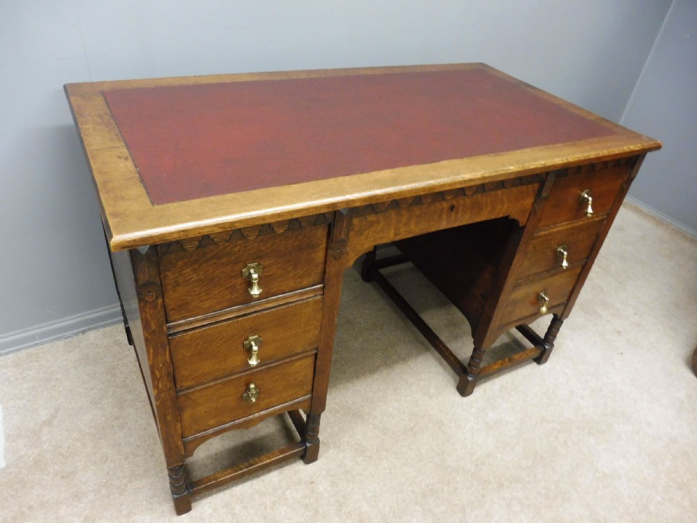 OAK ARTS AND CRAFTS STYLE DESK CIRCA 1910 View IV