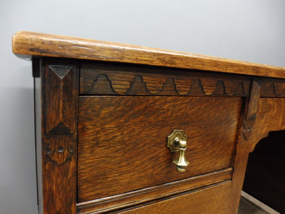 OAK ARTS AND CRAFTS STYLE DESK CIRCA 1910 View V