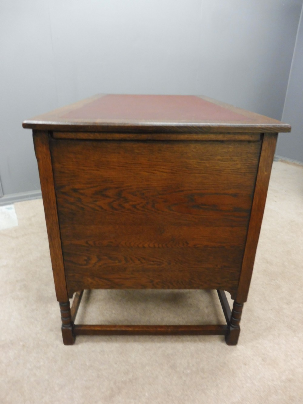 OAK ARTS AND CRAFTS STYLE DESK CIRCA 1910 View XI