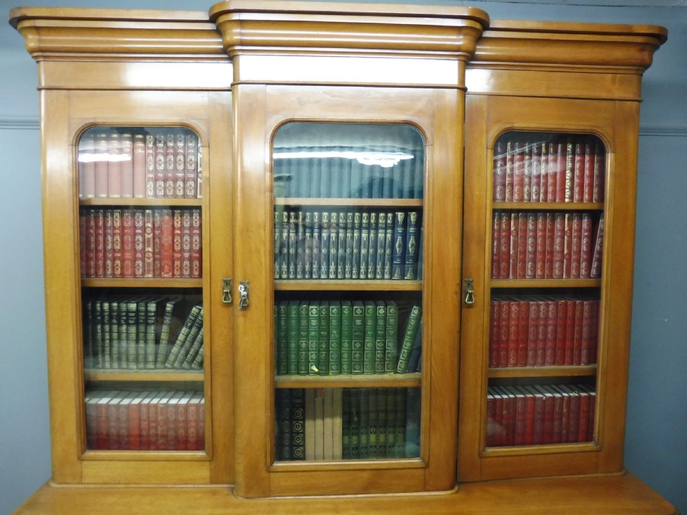 VICTORIAN MAHOGANY BREAKFRONT BOOKCASE View III