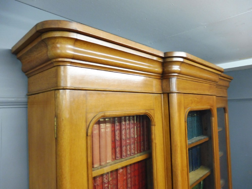 VICTORIAN MAHOGANY BREAKFRONT BOOKCASE View V