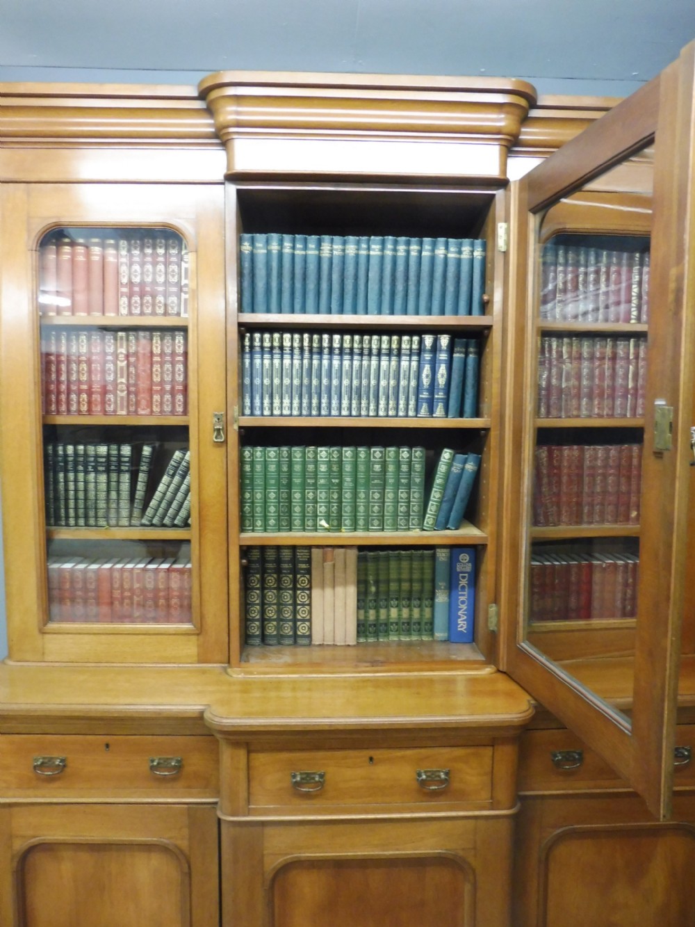 VICTORIAN MAHOGANY BREAKFRONT BOOKCASE View VIII