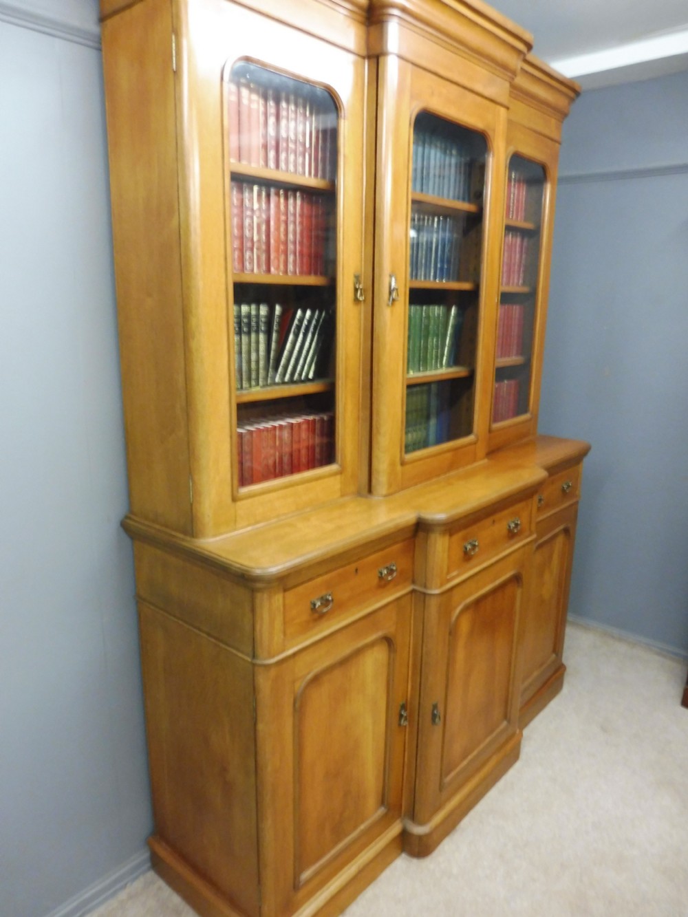 VICTORIAN MAHOGANY BREAKFRONT BOOKCASE View XII