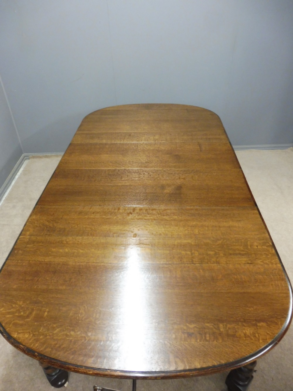 VICTORIAN OAK TWIST LEG EXTENDING WIND OUT DINING TABLE View III
