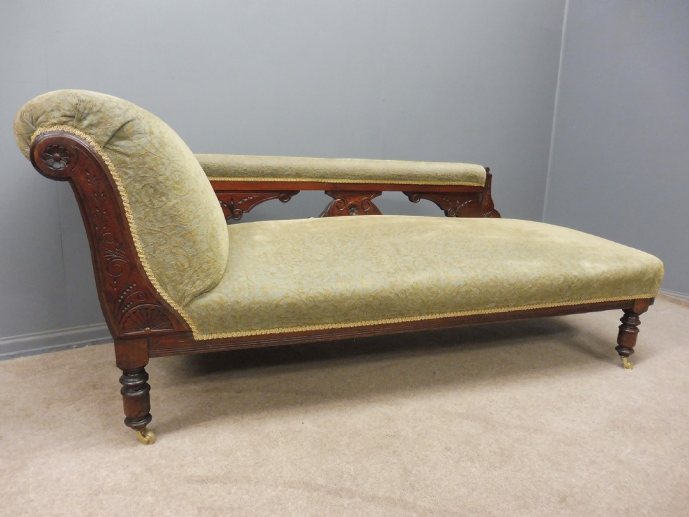 LATE VICTORIAN WALNUT CHAISE LONG IN EXCELLENT CONDITION