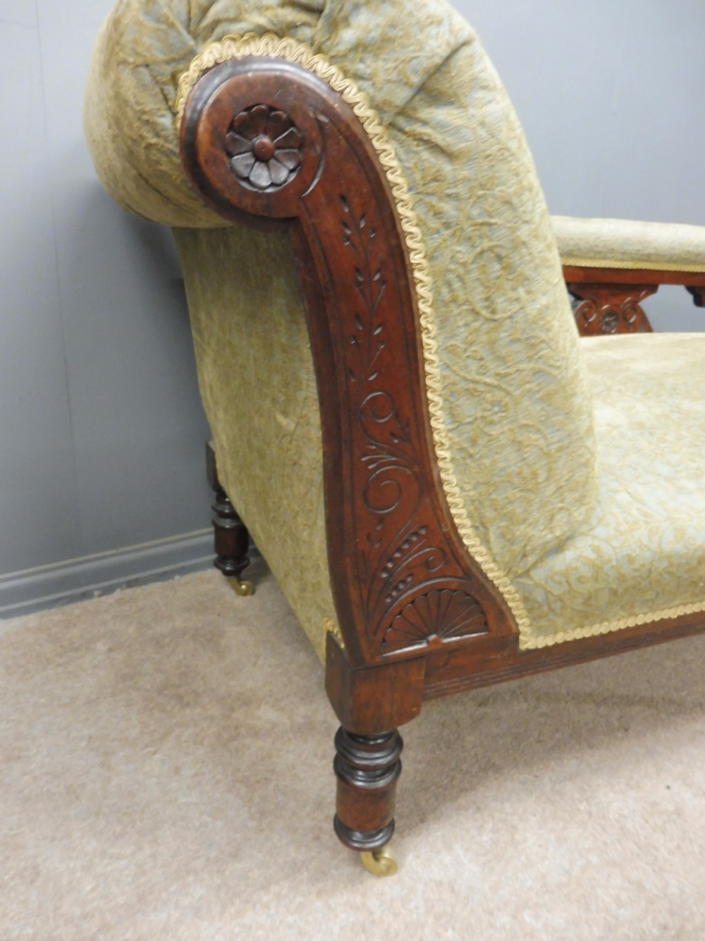 LATE VICTORIAN WALNUT CHAISE LONG IN EXCELLENT CONDITION View V