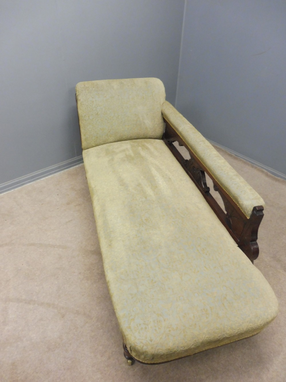 LATE VICTORIAN WALNUT CHAISE LONG IN EXCELLENT CONDITION View XI