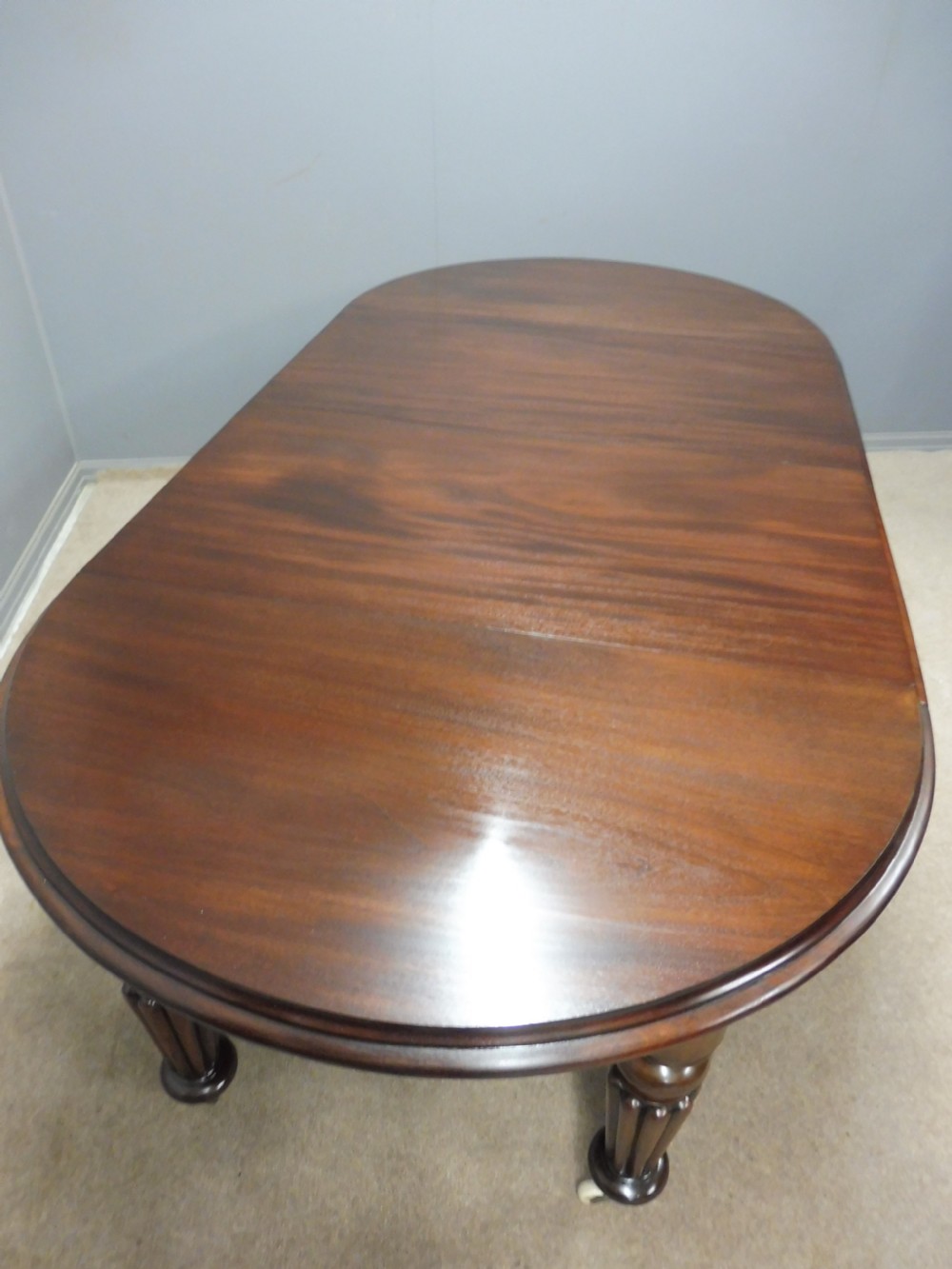 VICTORIAN MID 19TH CENTURY MAHOGANY EXTENDING DINING TABLE SEATS 8 View III