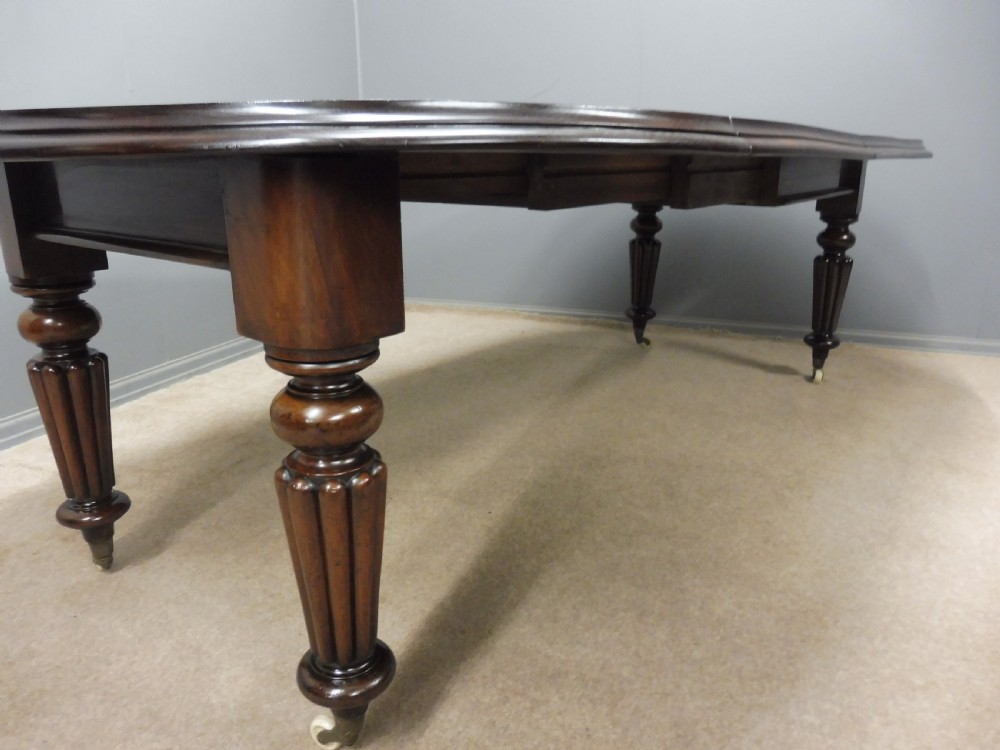 VICTORIAN MID 19TH CENTURY MAHOGANY EXTENDING DINING TABLE SEATS 8 View V
