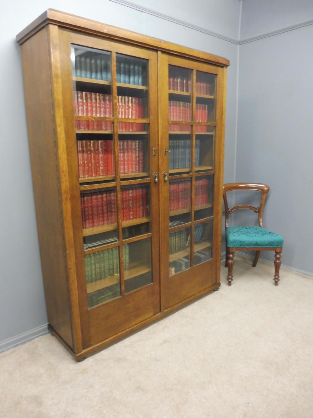 OAK  BOOKCASE View II