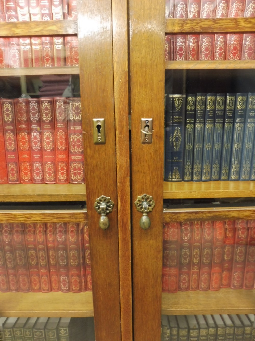 OAK  BOOKCASE View VI