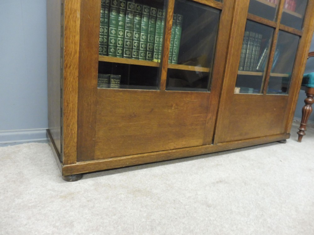 OAK  BOOKCASE View VII