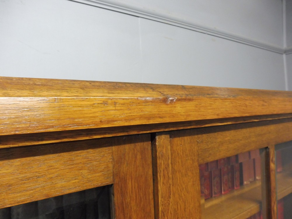 OAK  BOOKCASE View VIII